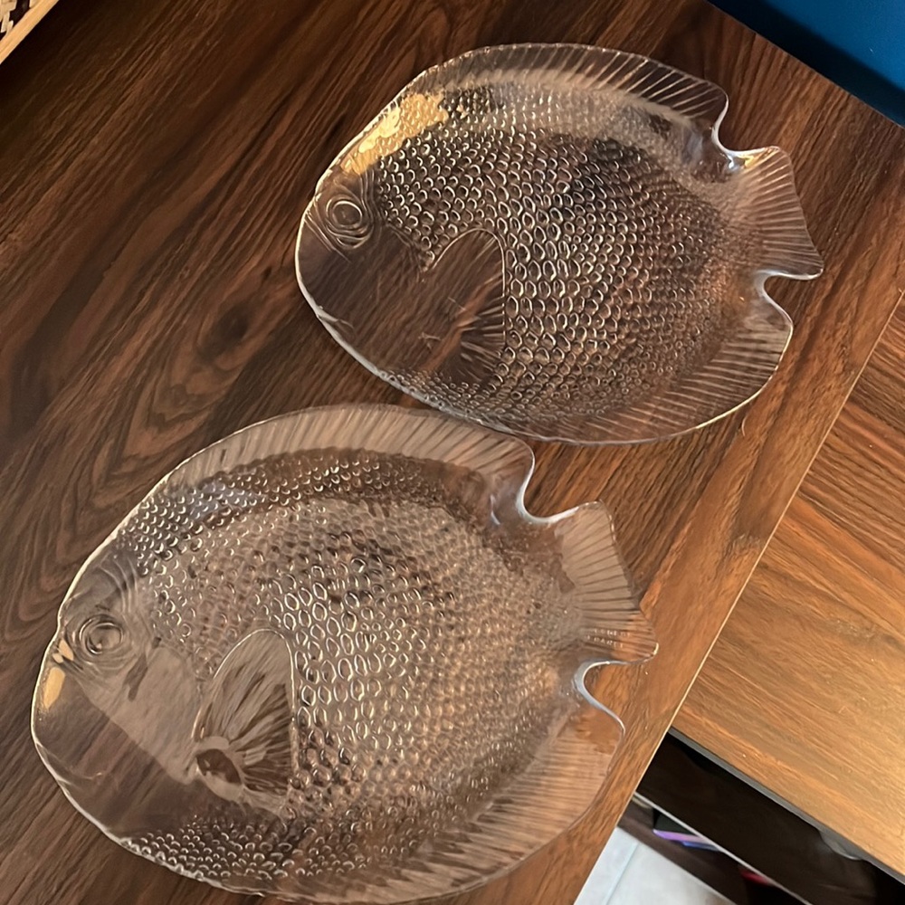 Glass fish plates